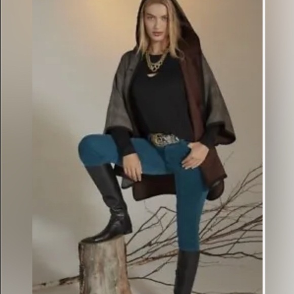 NWOT CAbi Baskerville Topper reversible poncho - Picture 2 of 11